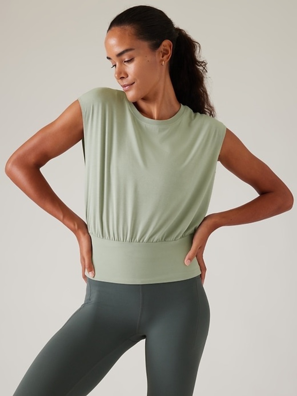 Like new Athleta Ease hybrid tee size xs